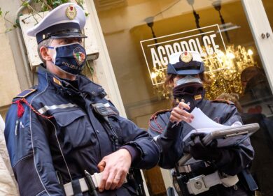 Covid, zone gialle e arancioni già in agosto. Poi i lockdown