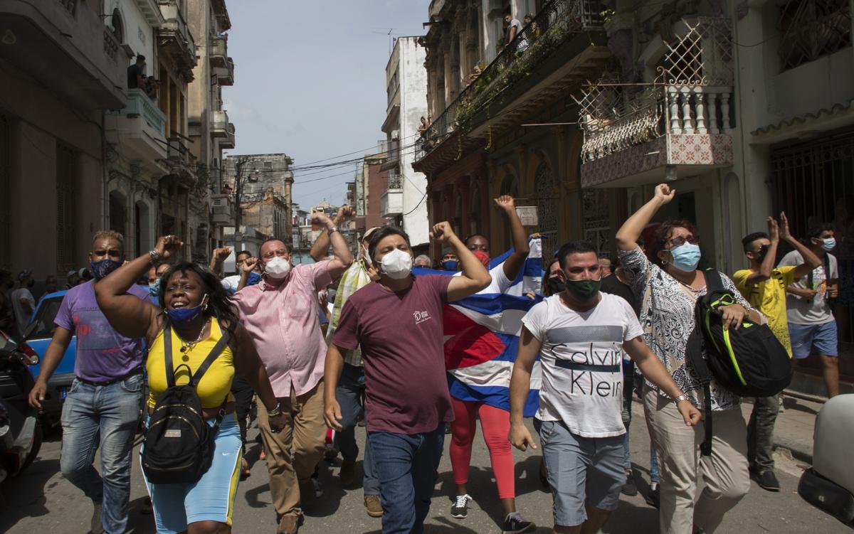 Cuba, proteste contro il governo: Diaz Canel accusa gli Stati Uniti Cuba, proteste contro il governo: Diaz Canel accusa gli Stati Uniti