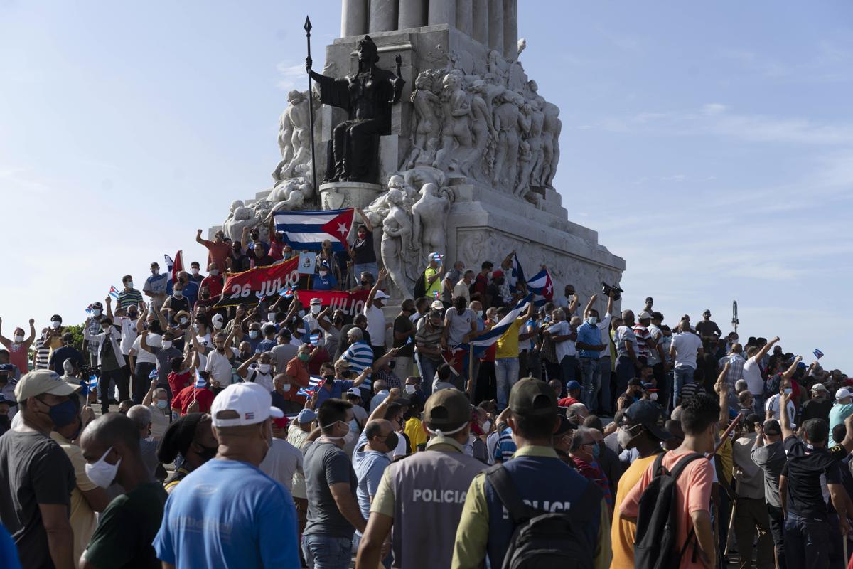 Cuba, proteste contro il governo: Diaz Canel accusa gli Stati Uniti Cuba, proteste contro il governo: Diaz Canel accusa gli Stati Uniti