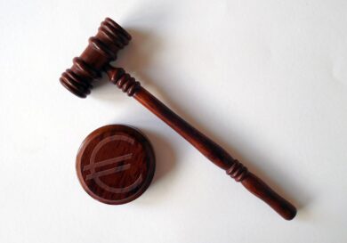 Magistrato licenziato: ha offerto la figlia di 12 anni su un sito di incontri