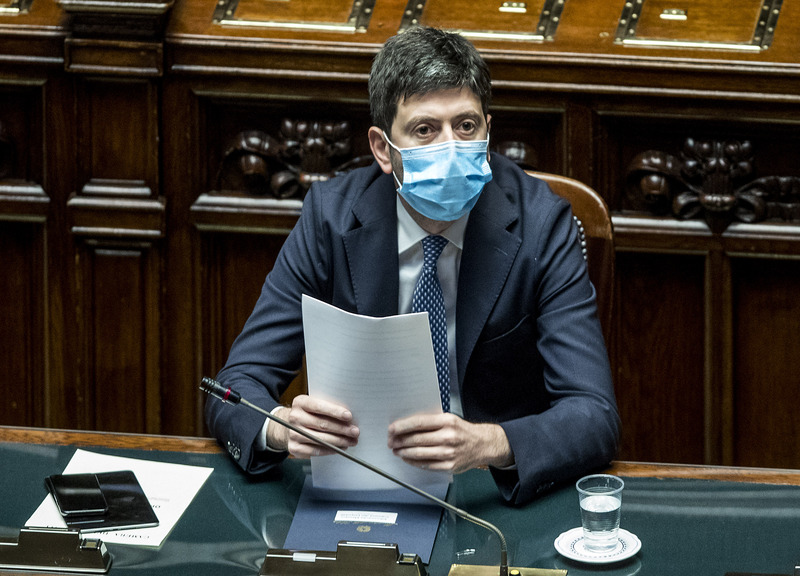 Governo, non solo tornano le zone gialle. Speranza vuole il green pass a cena Governo, non solo tornano le zone gialle. Speranza vuole il green pass a cena