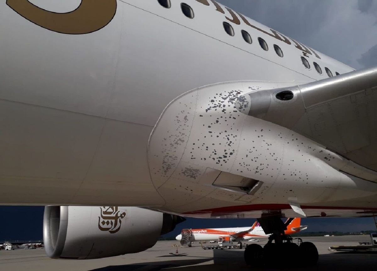 Malpensa, Boeing travolto dalla grandine rientra in aeroporto. FOTO