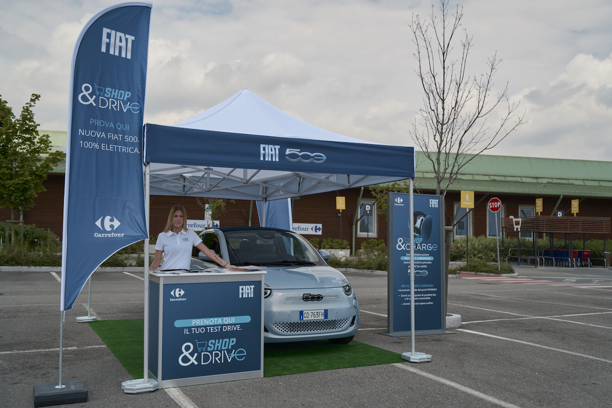 “Shop & Charge”: protagonista la Nuova Fiat 500, 100% elettrica “Shop & Charge”: protagonista la Nuova Fiat 500, 100% elettrica