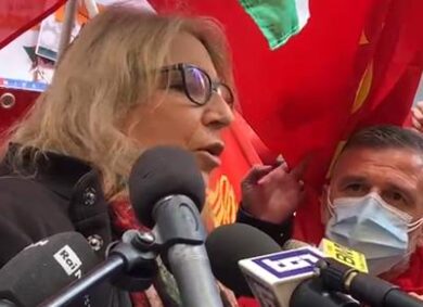 Whirlpool rifiuta le 13 settimane di cassa Covid. Tutti licenziati a Napoli