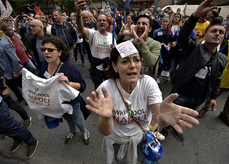 Whirlpool, guarda l’esempio di Bayer: ricollocamenti, non licenziamenti Whirlpool, guarda l’esempio di Bayer: ricollocamenti, non licenziamenti