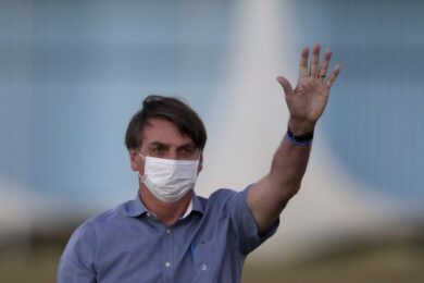 Brasile, paura per Bolsonaro: ricoverato in ospedale nella notte