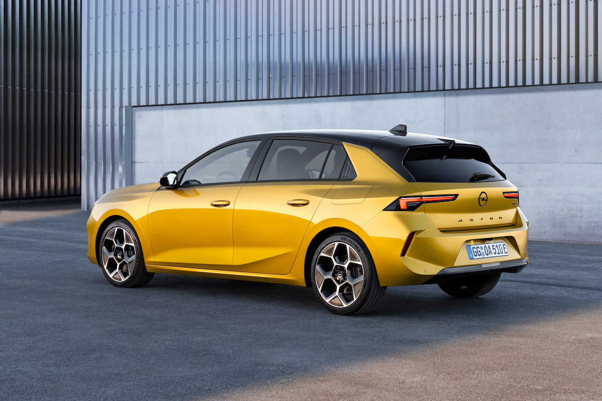 Opel Astra per la prima volta in versione ibrida plug-in Opel Astra per la prima volta in versione ibrida plug-in