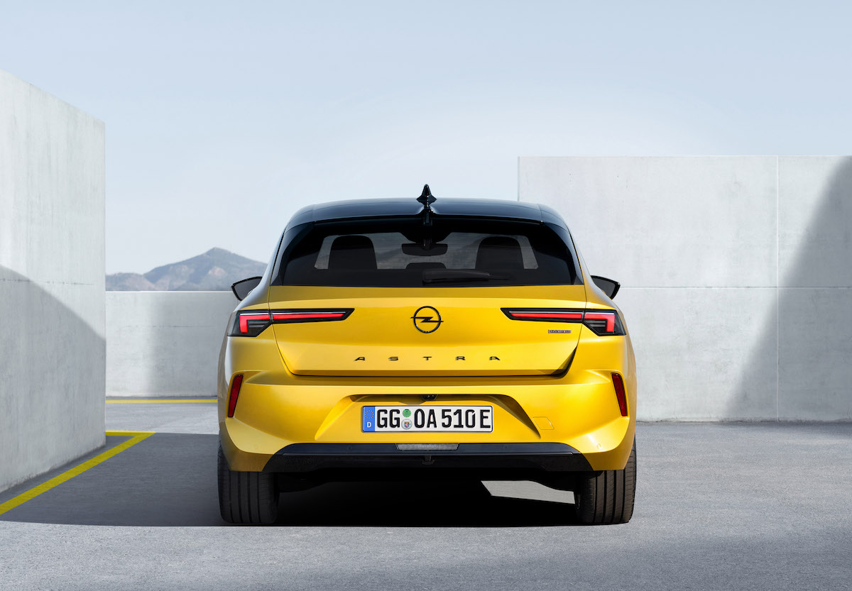 Opel Astra per la prima volta in versione ibrida plug-in Opel Astra per la prima volta in versione ibrida plug-in