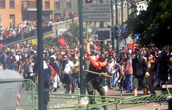 G8 Genova 2001, 20 anni dopo: “Condanne solo per chi ha spaccato vetrine” FOTO