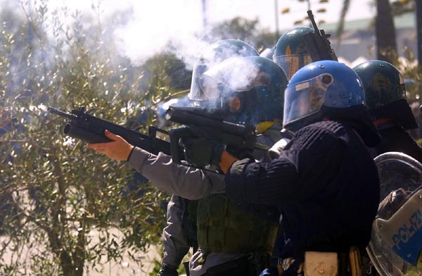 G8 Genova 2001, 20 anni dopo: “Condanne solo per chi ha spaccato vetrine” FOTO