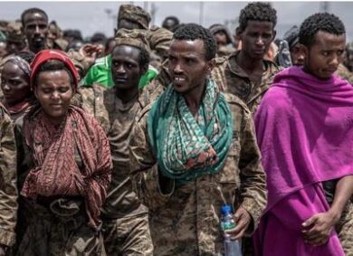 Tigray, dopo la tregua la sfilata dei “soldati” catturati. La fiction del Tplf