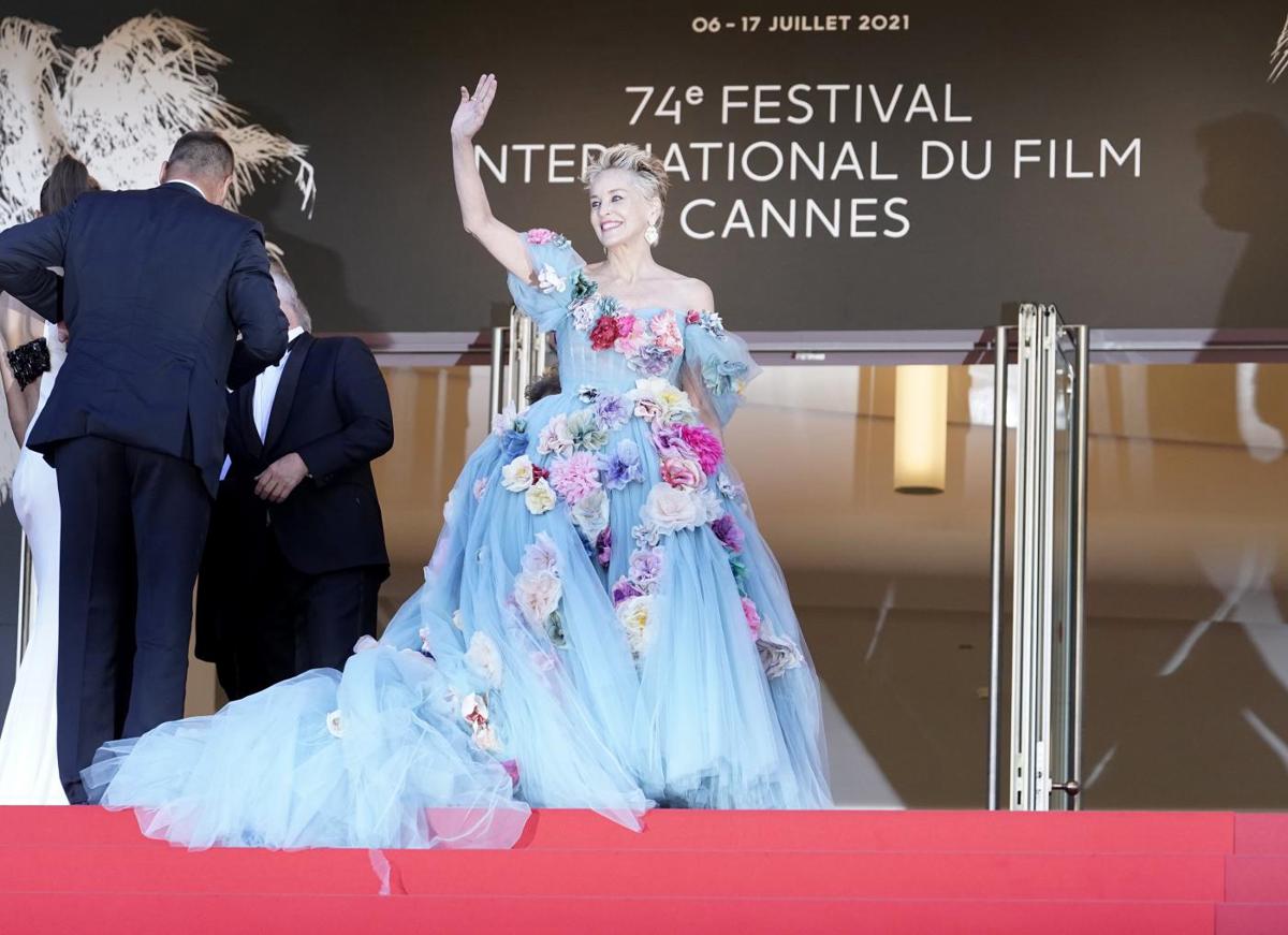 Sharon Stone a Cannes 2021: Regina del Red Carpet di “The Story of My life” Sharon Stone a Cannes 2021: Regina del Red Carpet di “The Story of My life”