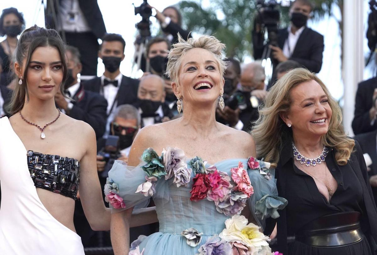 Sharon Stone a Cannes 2021: Regina del Red Carpet di “The Story of My life” Sharon Stone a Cannes 2021: Regina del Red Carpet di “The Story of My life”