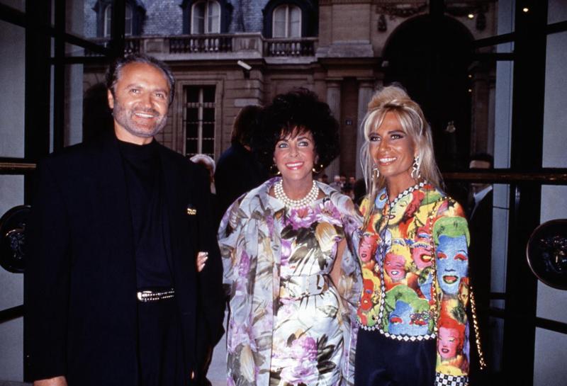 Versace, la villa di Miami è “maledetta”. Due uomini trovati morti a letto Versace, la villa di Miami è “maledetta”. Due uomini trovati morti a letto