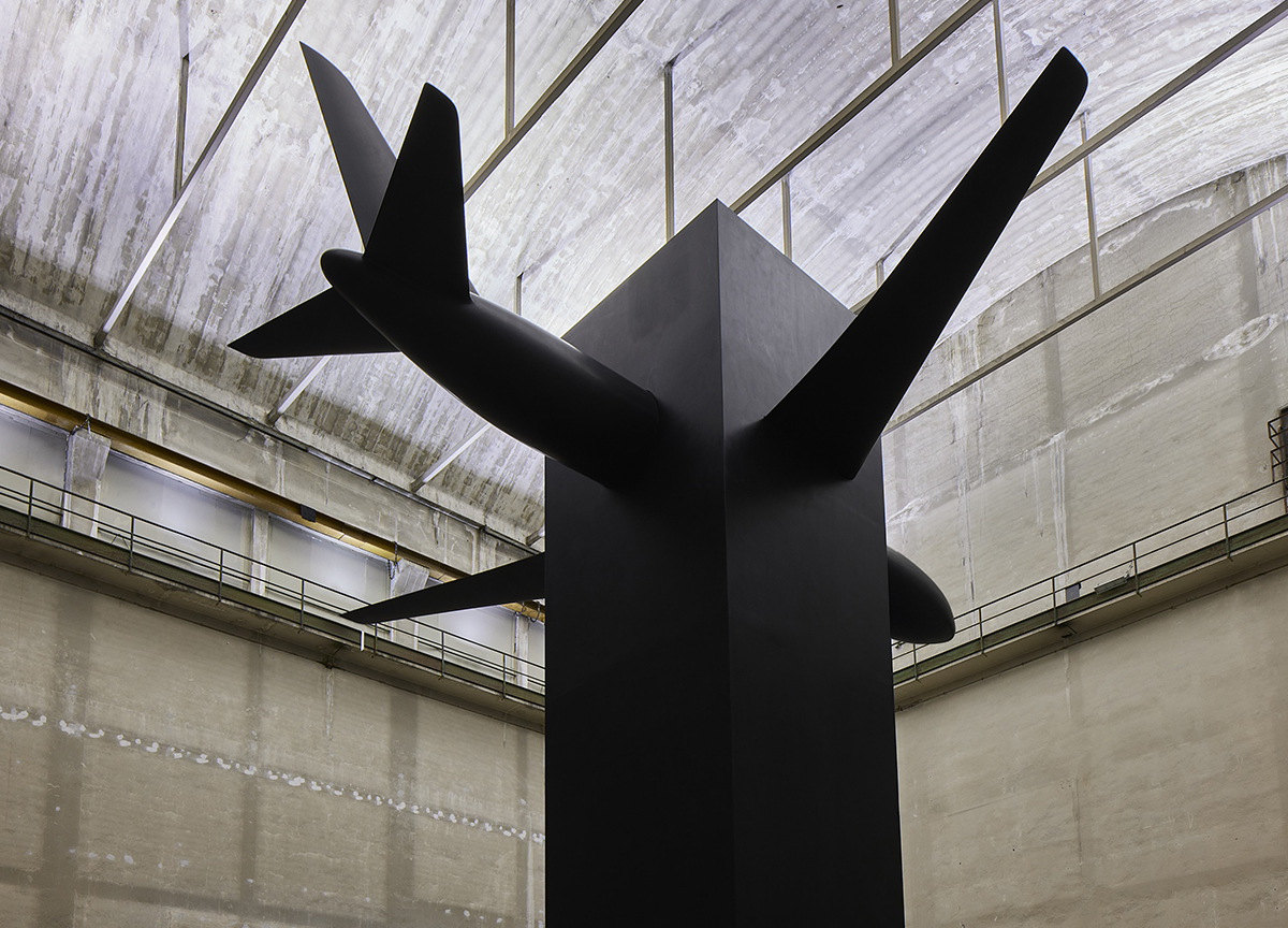 Cattelan torna a Milano e trasforma l’HangarBicocca in uno spazio esistenziale Cattelan torna a Milano e trasforma l’HangarBicocca in uno spazio esistenziale