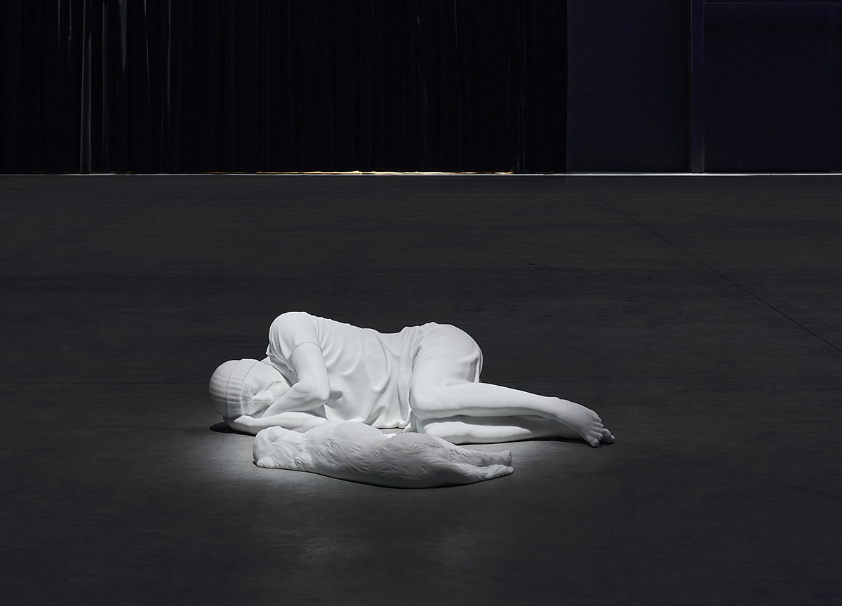 Cattelan torna a Milano e trasforma l’HangarBicocca in uno spazio esistenziale Cattelan torna a Milano e trasforma l’HangarBicocca in uno spazio esistenziale