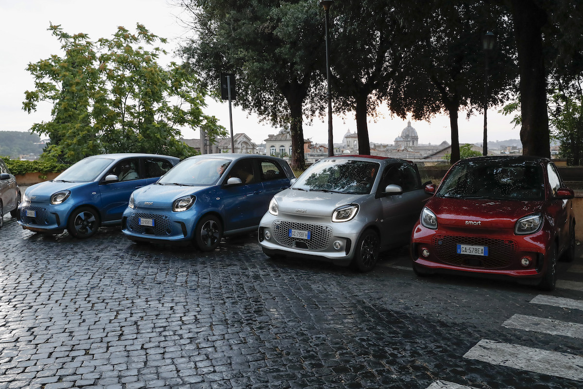 Smart si converte definitivamente alla trazione elettrica