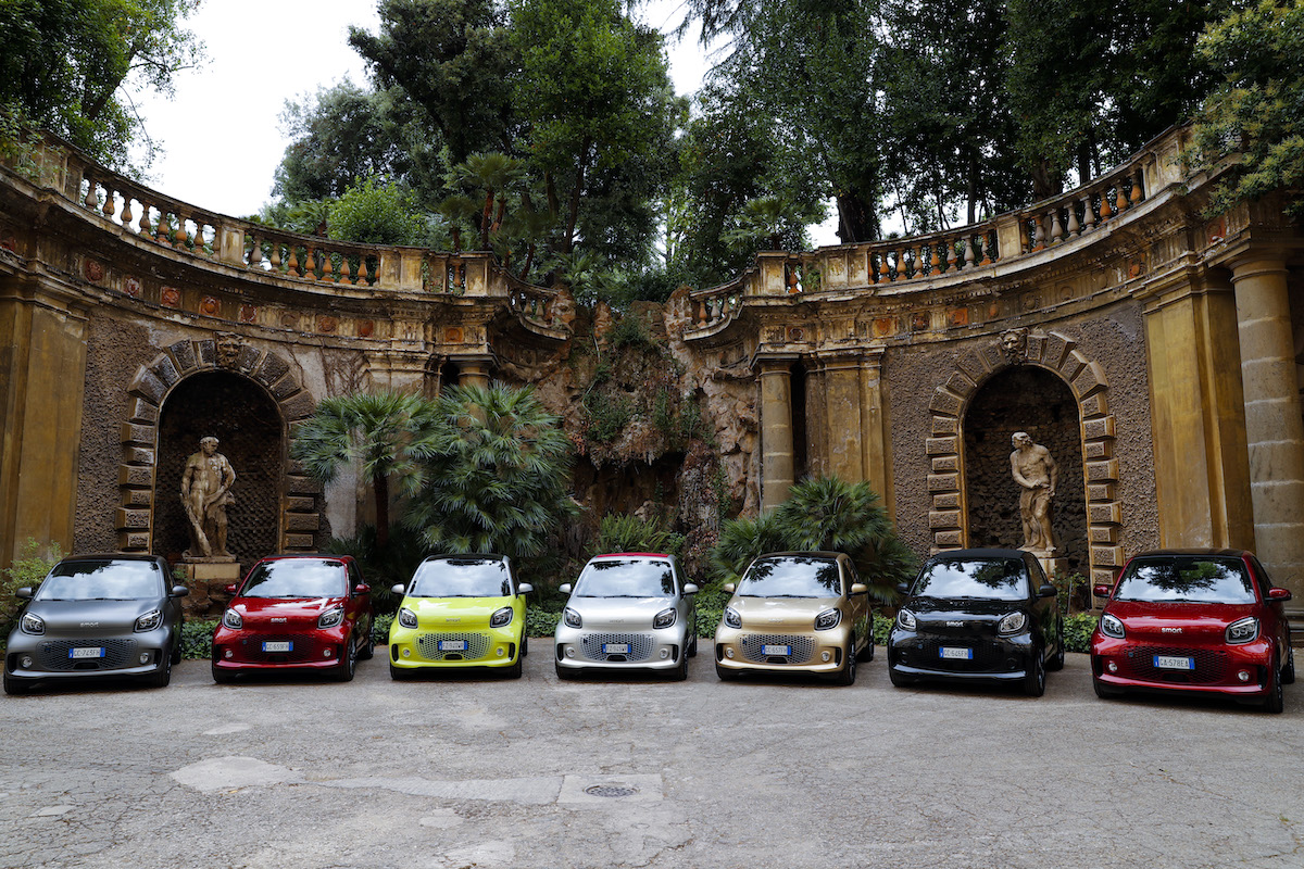 Smart si converte definitivamente alla trazione elettrica