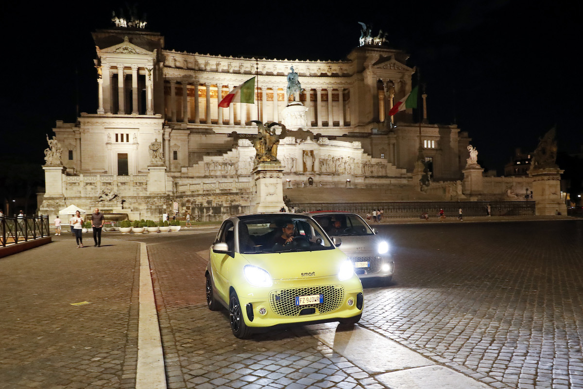 Smart si converte definitivamente alla trazione elettrica