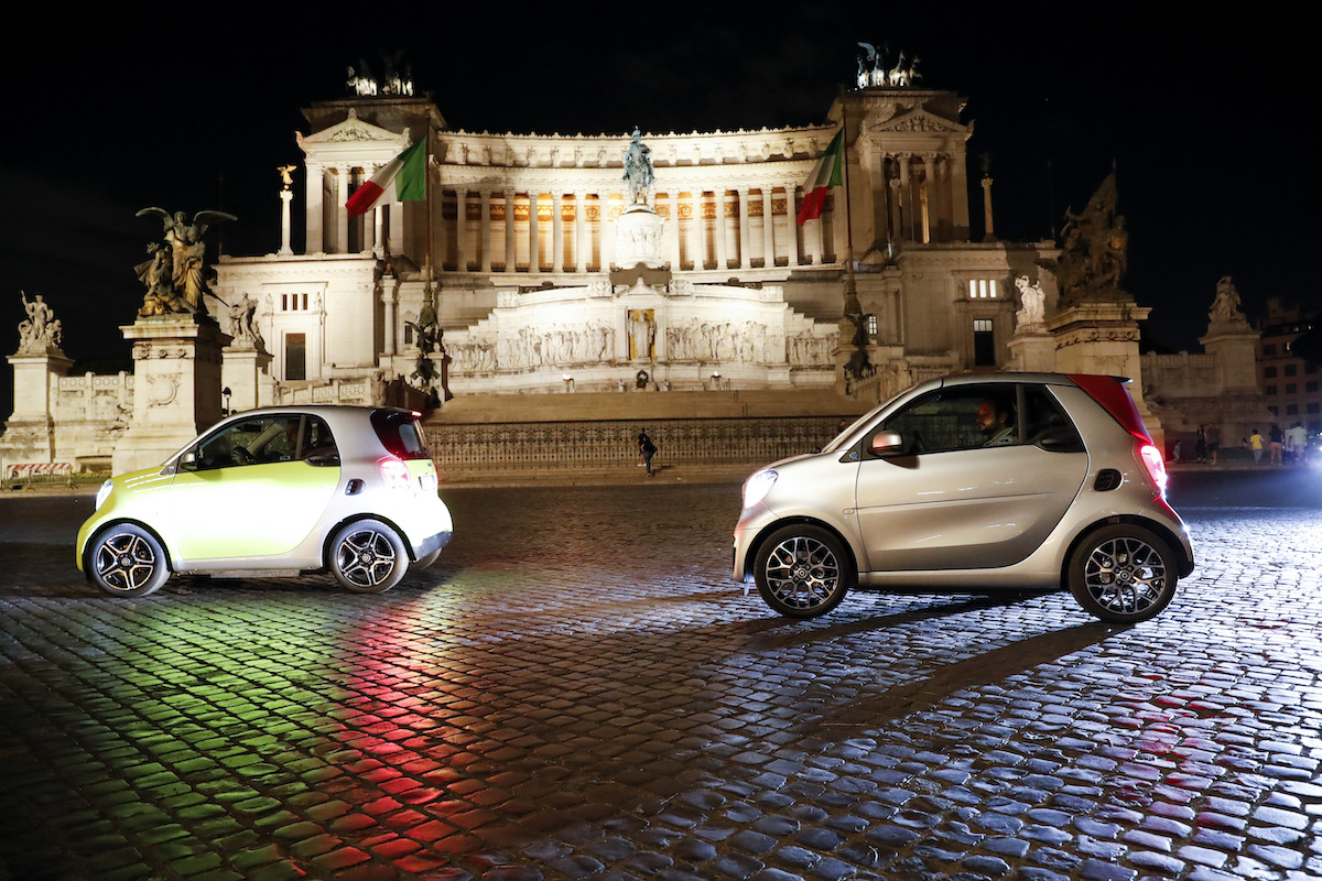 Smart si converte definitivamente alla trazione elettrica