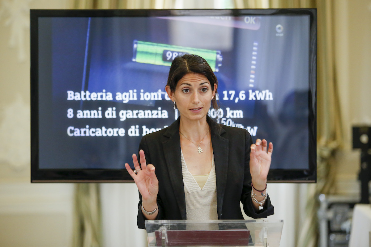 Smart si converte definitivamente alla trazione elettrica