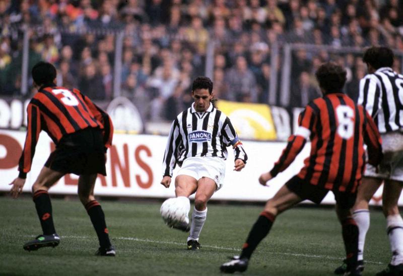 Roberto Baggio: le magliette del “Divin Codino” all’asta per l’AISLA – FOTO Roberto Baggio: le magliette del “Divin Codino” all’asta per l’AISLA – FOTO