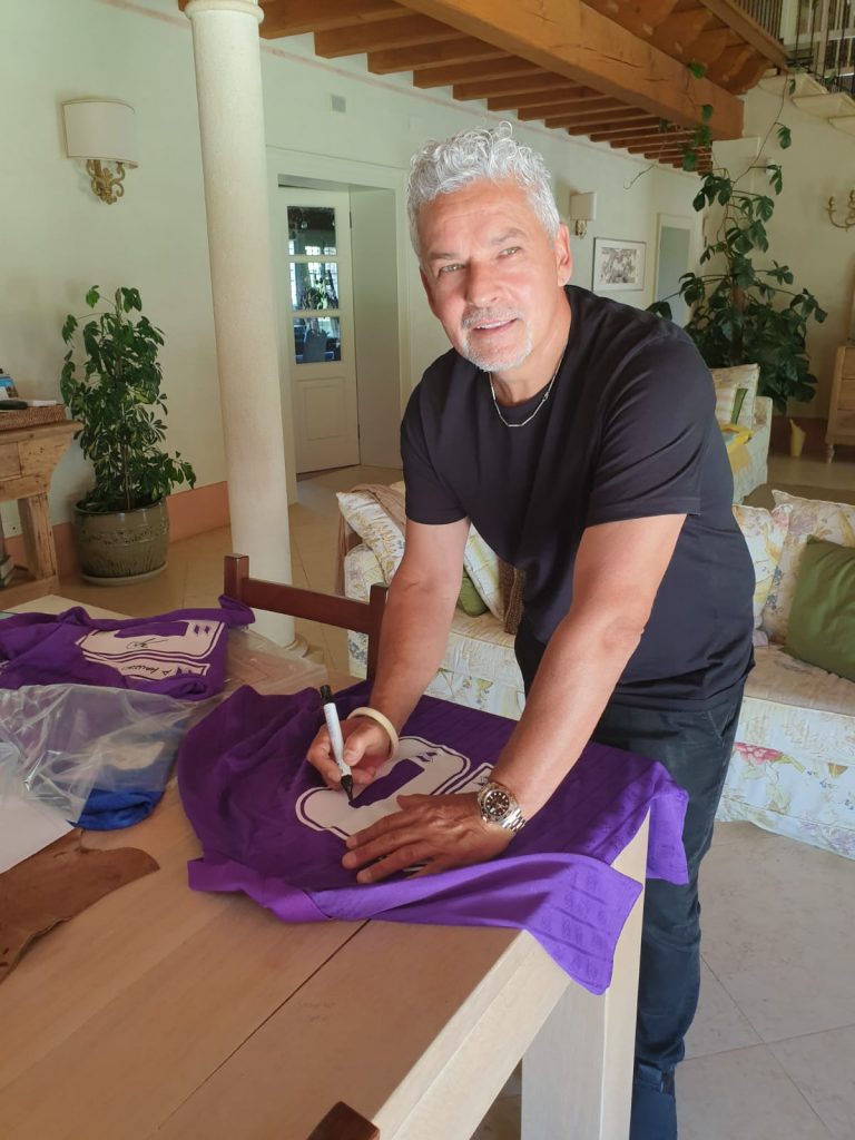 Roberto Baggio: le magliette del “Divin Codino” all’asta per l’AISLA – FOTO Roberto Baggio: le magliette del “Divin Codino” all’asta per l’AISLA – FOTO