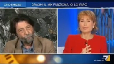 Gruber: “Lei è vaccinato vero professore?”. Cacciari: “Questi sono fatti miei”