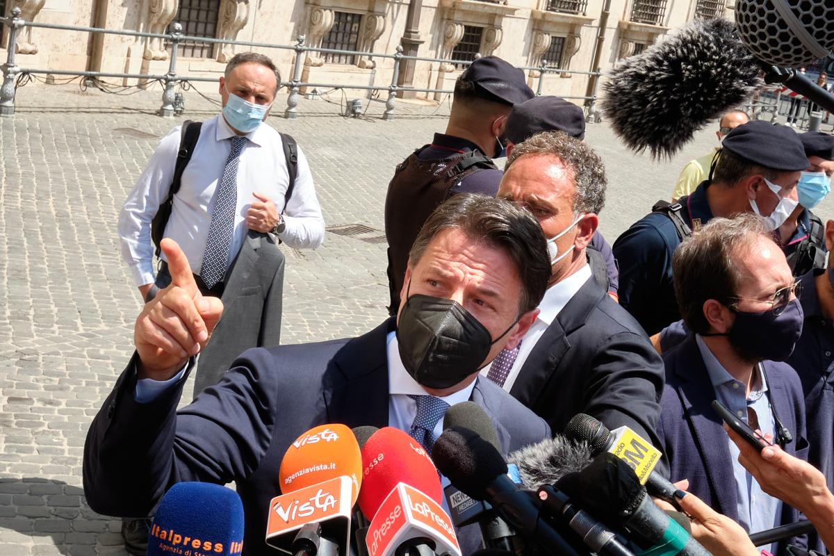 Rdc, Conte a Draghi: “Serve posizione chiara. Il potere rende insensibili” Rdc, Conte a Draghi: “Serve posizione chiara. Il potere rende insensibili”