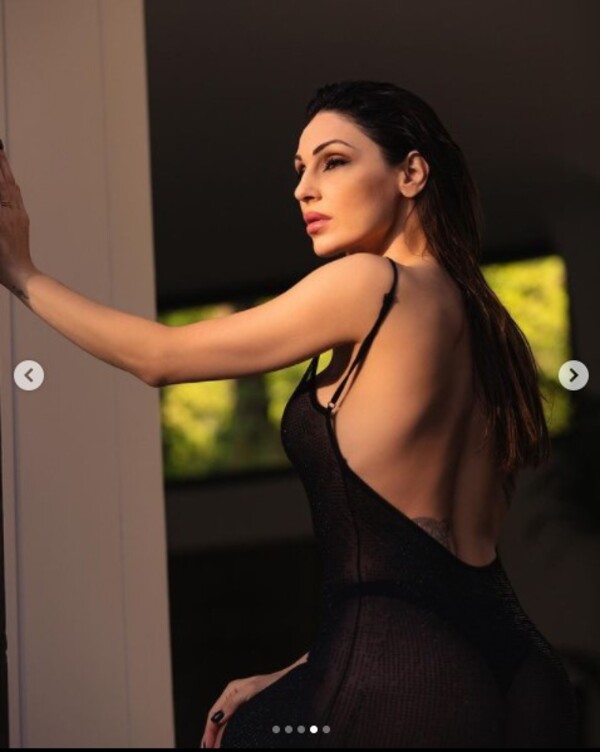 Anna Tatangelo, esce il nuovo singolo: pose sexy e fisico pazzesco. GALLERY