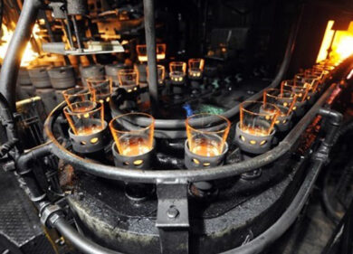 Snam, avviato un progetto per la decarbonizzazione dell’industria del vetro