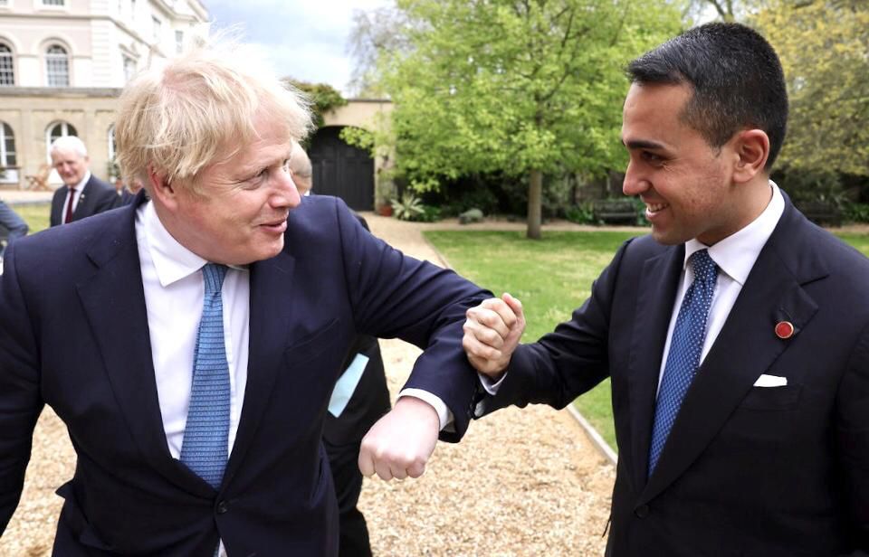“Johnson sul Covid-19 ha sbagliato tutto e poteva contagiare anche la Regina” “Johnson sul Covid-19 ha sbagliato tutto e poteva contagiare anche la Regina”