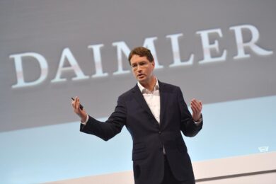 Daimler, la crisi dei chip frena ancora le vendite. Ma guidance confermate