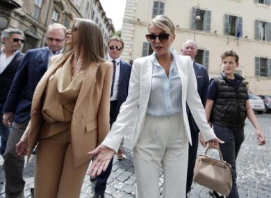 Ddl Zan, la ex di Berlusconi si sbattezza. Pascale: “La Chiesa mi ha delusa”