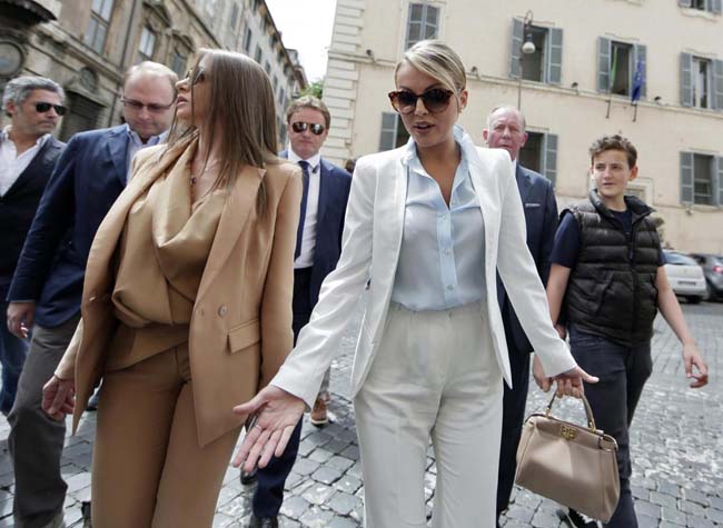 Ddl Zan, la ex di Berlusconi si sbattezza. Pascale: “La Chiesa mi ha delusa” Ddl Zan, la ex di Berlusconi si sbattezza. Pascale: “La Chiesa mi ha delusa”