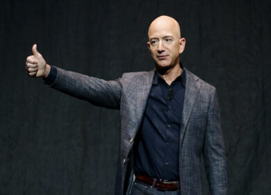 Bezos nello spazio, altro che vizio da ricchi: investimento per il bene comune