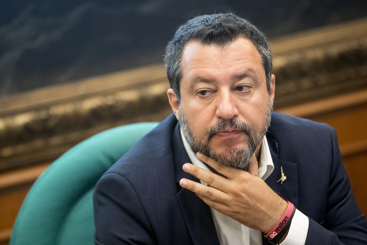 Voghera omicidio, Salvini: “Normale girare con la pistola”. Alla vittima Tso Voghera omicidio, Salvini: “Normale girare con la pistola”. Alla vittima Tso