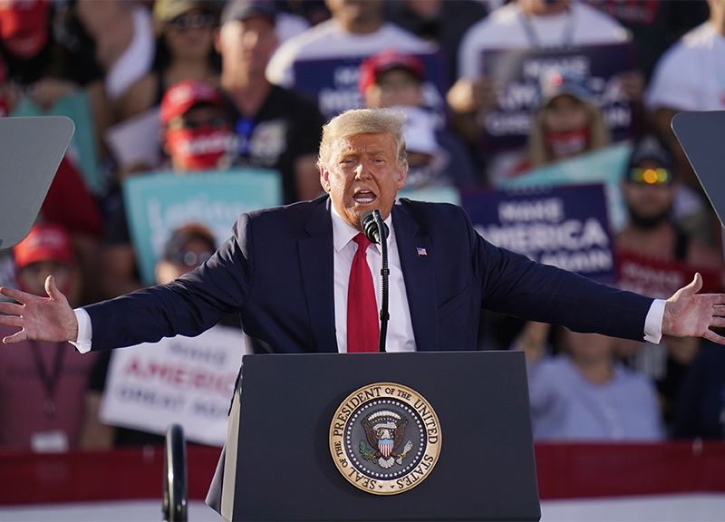 Usa, arrestato braccio destro di Trump. Ex proprietario della Costa Smeralda Usa, arrestato braccio destro di Trump. Ex proprietario della Costa Smeralda