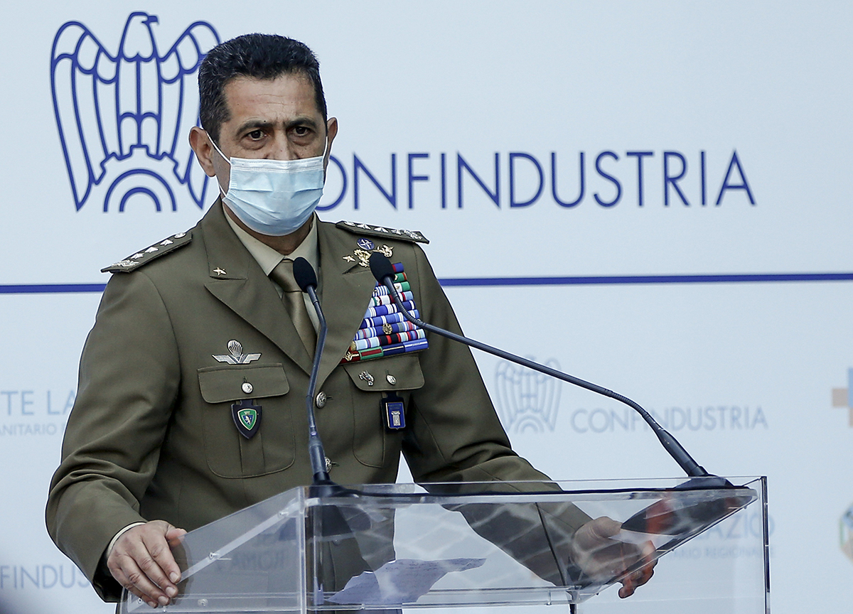 Green pass obbligatorio, scatta la corsa al vaccino. Scorte da 3,3 mln di dosi