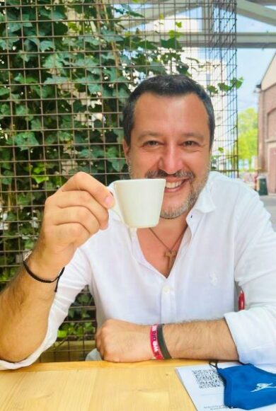 Salvini ha fatto il vaccino, sui social una foto con il Green Pass