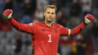 Olimpiadi Tokyo: fascia da capitano arcobaleno per la Germania dell’hockey