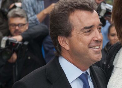 Francia, indagine per compravendita di voti: si riapre il caso Lagardere