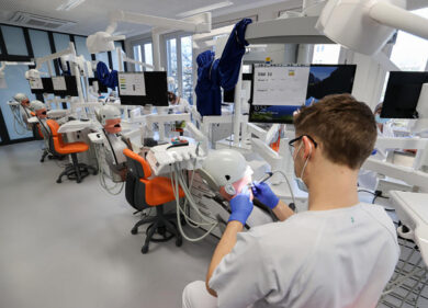 Privacy, sanzionato dentista: aveva chiesto a paziente di indicare malattie