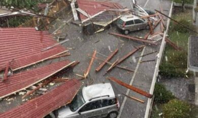 Tromba d’aria a Gallarate, scoperchiato un edificio: “Scena spaventosa”