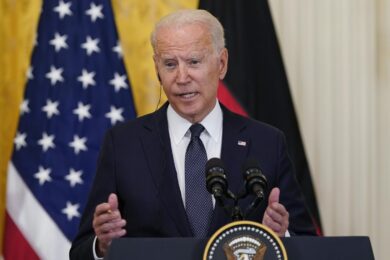 Usa, Joe Biden rallenta la sua “luna di miele” con gli americani