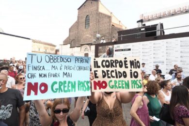 Green Pass: Draghi avanti, ma con cautela. Una bomba pronta a esplodere…