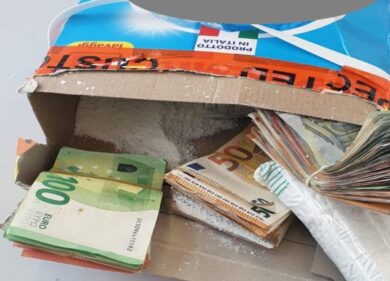 Malpensa, scoperti 96 mila euro nascosti nei fustini dei detersivi