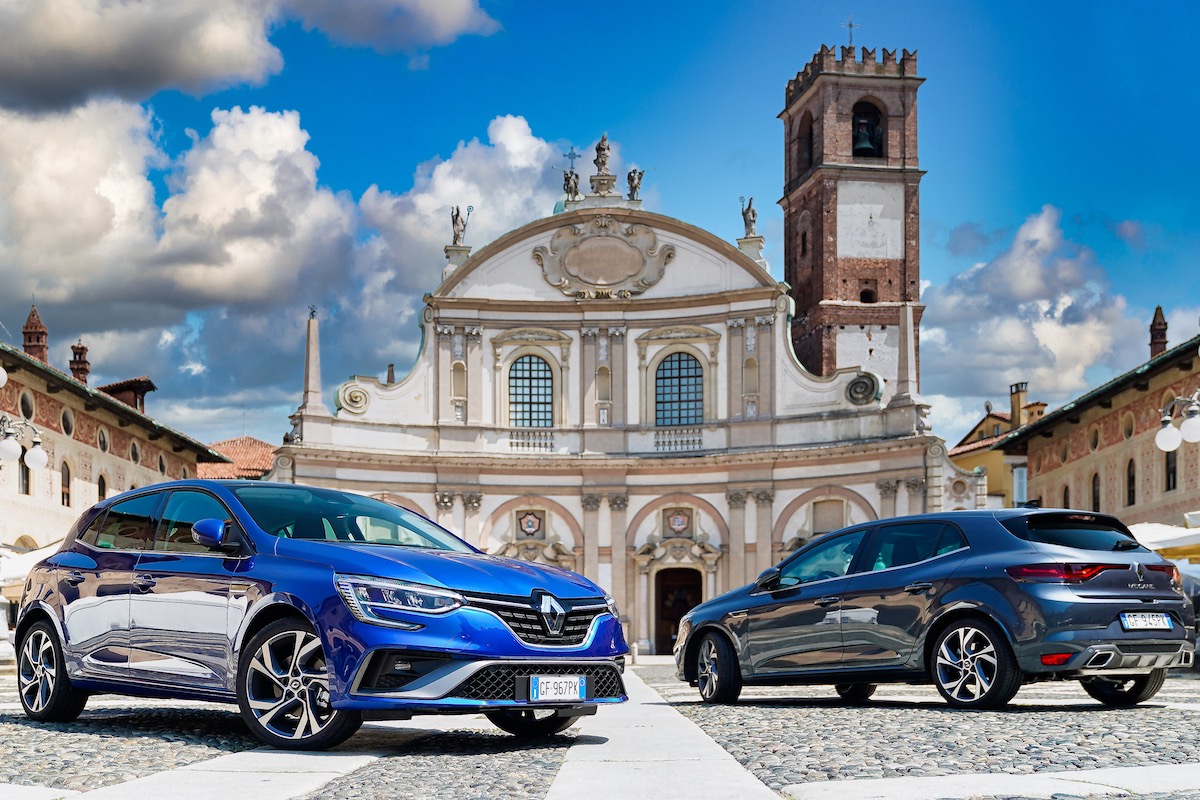 Renault: restyling per Megane berlina ora disponibile anche Plug-in Hybrid