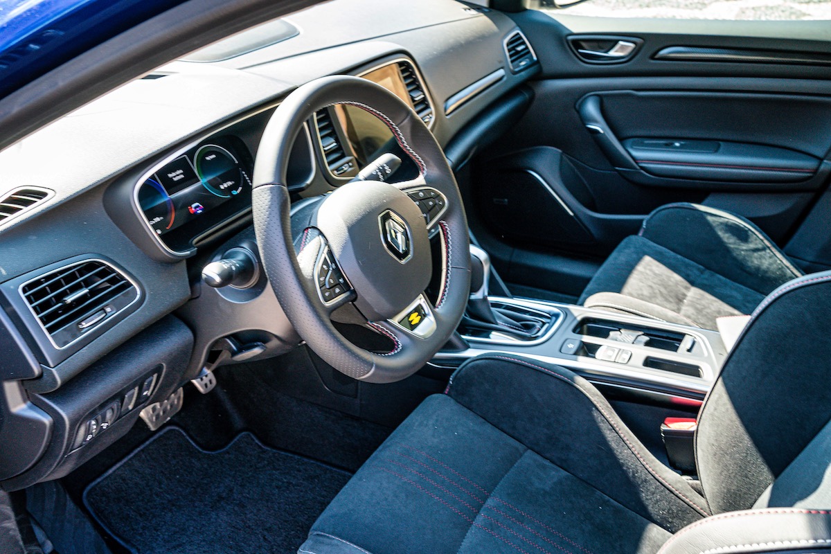 Renault: restyling per Megane berlina ora disponibile anche Plug-in Hybrid