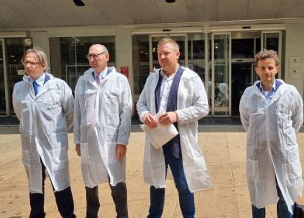 Camici, contestazione M5S. E anche il Pd evoca le dimissioni di Fontana Camici, contestazione M5S. E anche il Pd evoca le dimissioni di Fontana